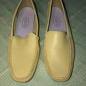 Talbots Women’s Butter Yellow Leather Loafers